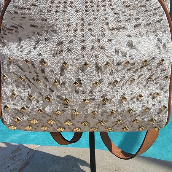 Michael Kors Vanilla Cream Medium Abbey Signature Gold Studded Backpack/Tan Trim - Picture 4 of 16